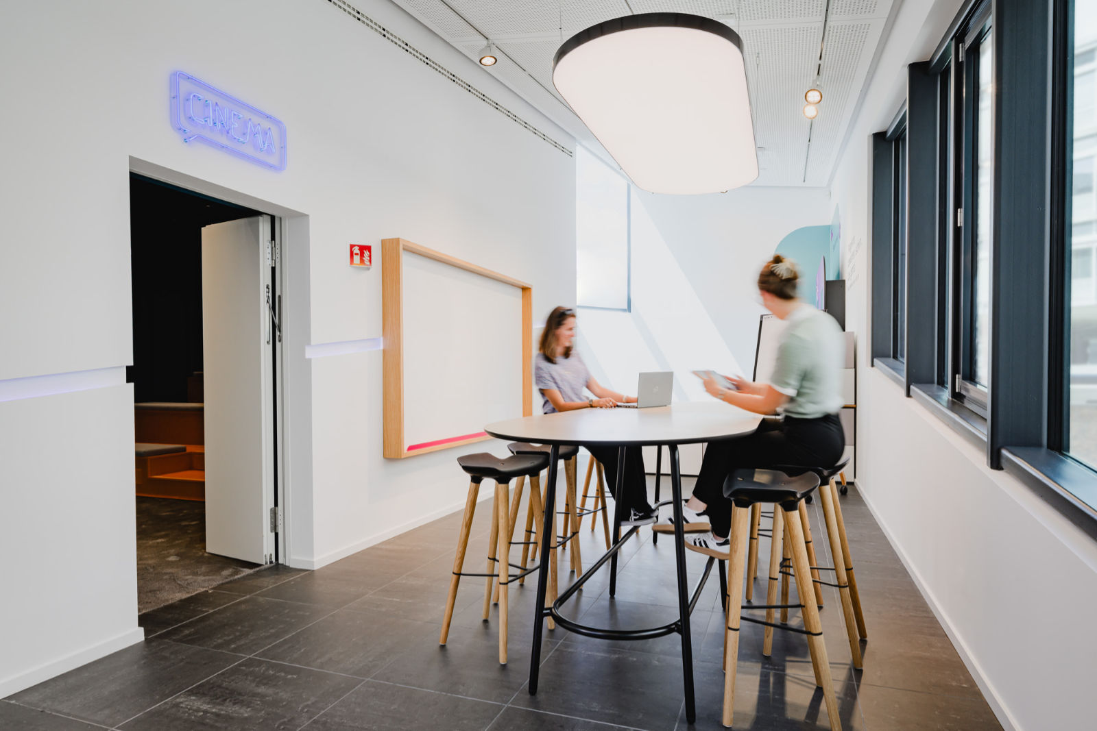 Das Bild zeigt den Eingang des Kinobereich