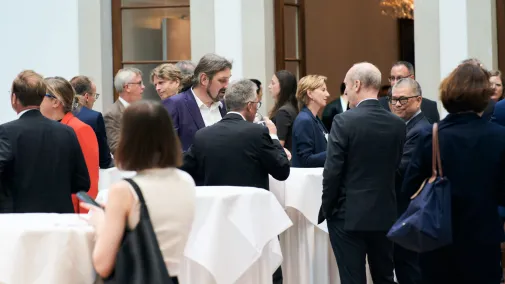 Gäste und Experten beim Parlamentarischen Abend der Bundesdruckerei