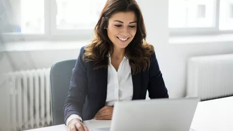 Geschäftsfrau am Laptop