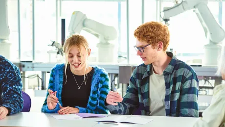 Click here for the page on dual study programmes in business administration with a specialisation in industry