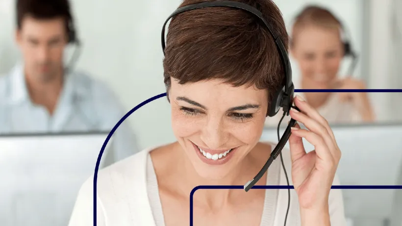 Kontakt zur Bundesdruckerei Gruppe GmbH Die Abbildung zeigt eine Frau aus dem Call- und Supportcenter beim Telefonieren.