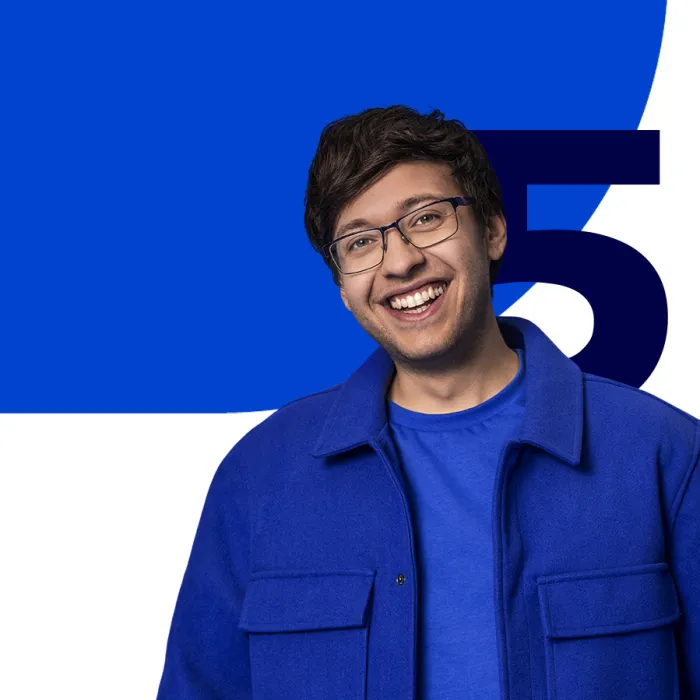 Ansicht von Fabian Rosenhoff mit einer Fünf im Hintergrund