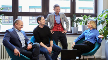 Personengruppe im Büro Projekt PLAIN