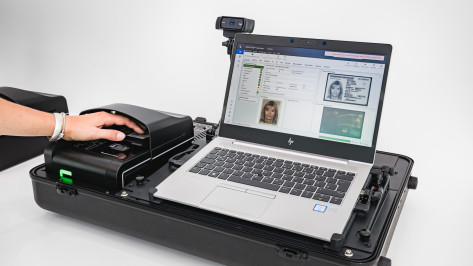 The photo shows a laptop with the visocore.
