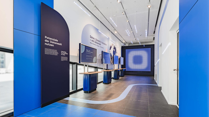 The picture shows the AI data tunnel of the show pavilion