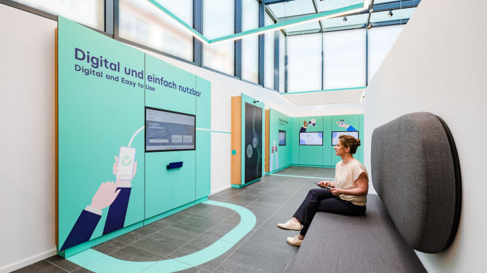 The picture shows a women in the digital administration section of the show pavillon.
